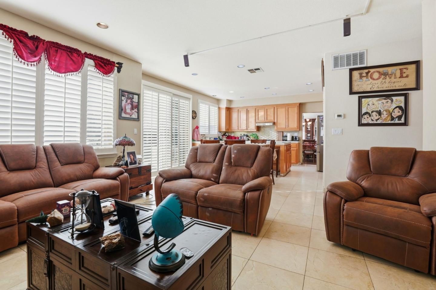 Detail Gallery Image 9 of 22 For 946 Martiri Ct, Gilroy,  CA 95020 - 5 Beds | 3 Baths