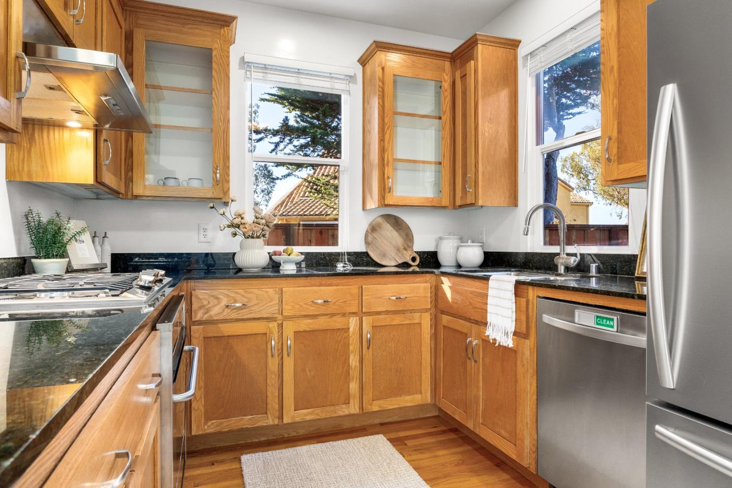 Detail Gallery Image 12 of 44 For 242 Cypress Park, Santa Cruz,  CA 95060 - 2 Beds | 1/1 Baths