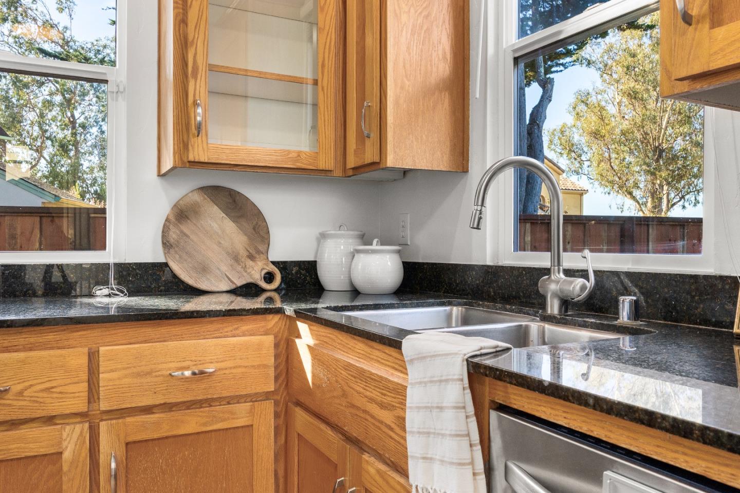 Detail Gallery Image 14 of 44 For 242 Cypress Park, Santa Cruz,  CA 95060 - 2 Beds | 1/1 Baths