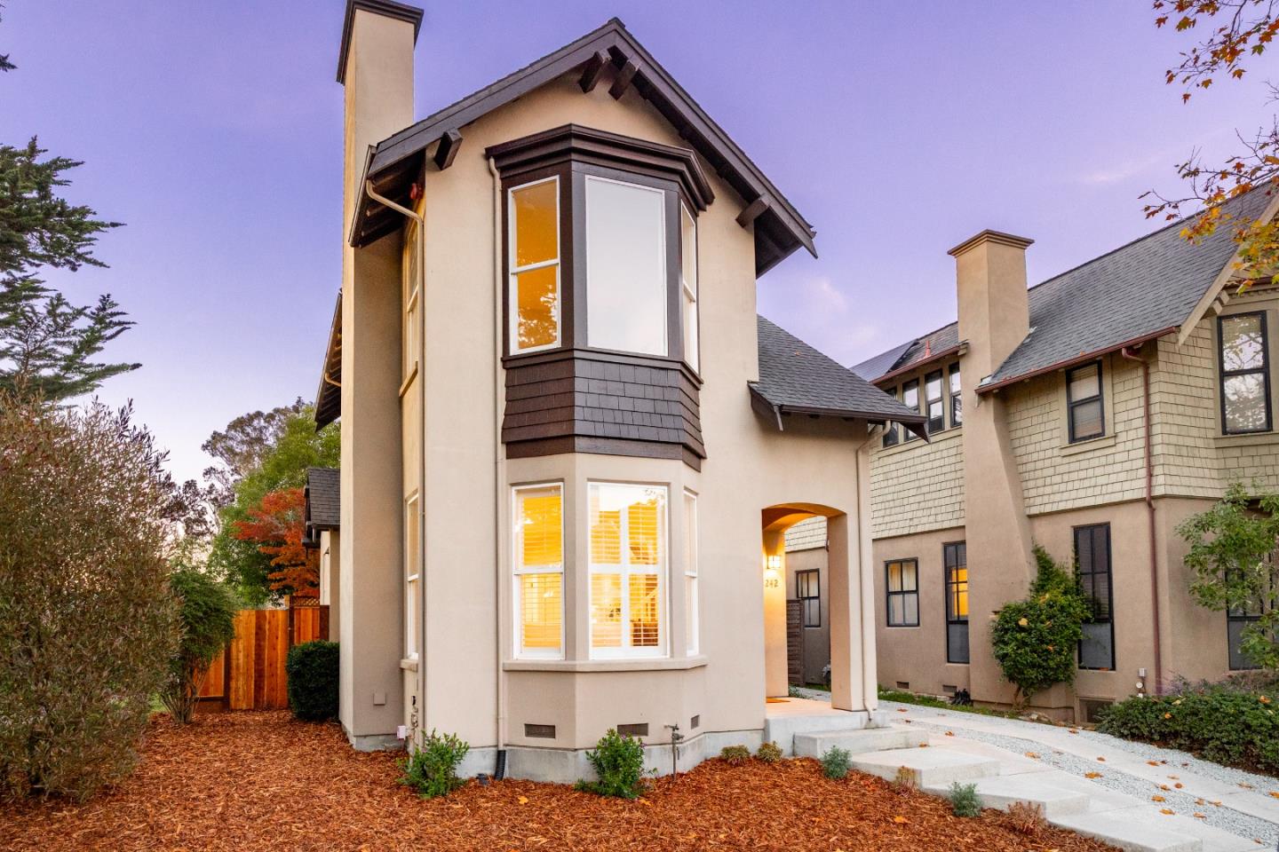 Detail Gallery Image 2 of 44 For 242 Cypress Park, Santa Cruz,  CA 95060 - 2 Beds | 1/1 Baths