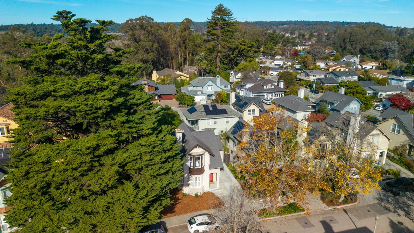 Detail Gallery Image 37 of 44 For 242 Cypress Park, Santa Cruz,  CA 95060 - 2 Beds | 1/1 Baths