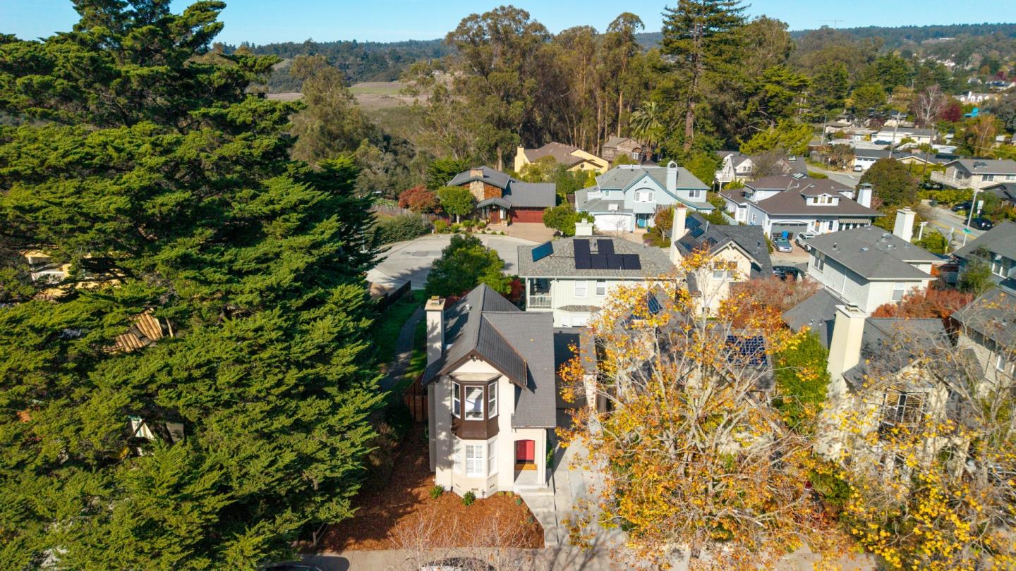 Detail Gallery Image 38 of 44 For 242 Cypress Park, Santa Cruz,  CA 95060 - 2 Beds | 1/1 Baths