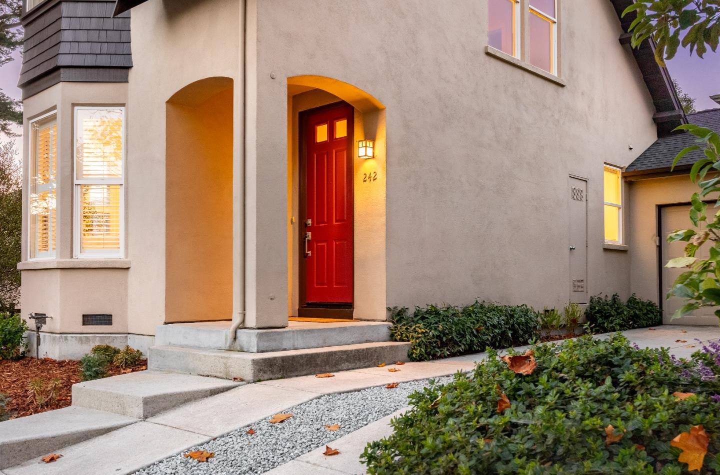 Detail Gallery Image 4 of 44 For 242 Cypress Park, Santa Cruz,  CA 95060 - 2 Beds | 1/1 Baths