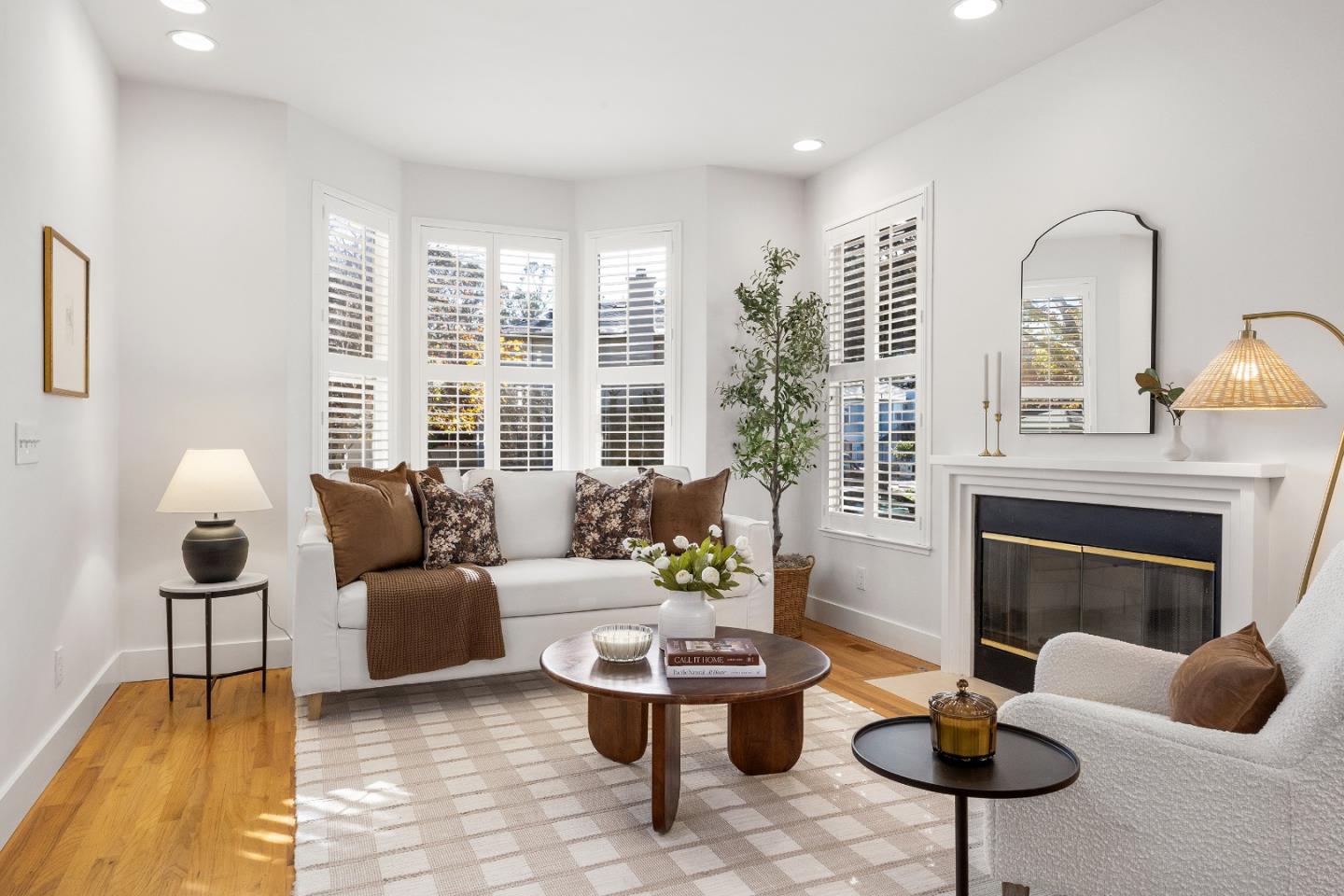 Detail Gallery Image 6 of 44 For 242 Cypress Park, Santa Cruz,  CA 95060 - 2 Beds | 1/1 Baths