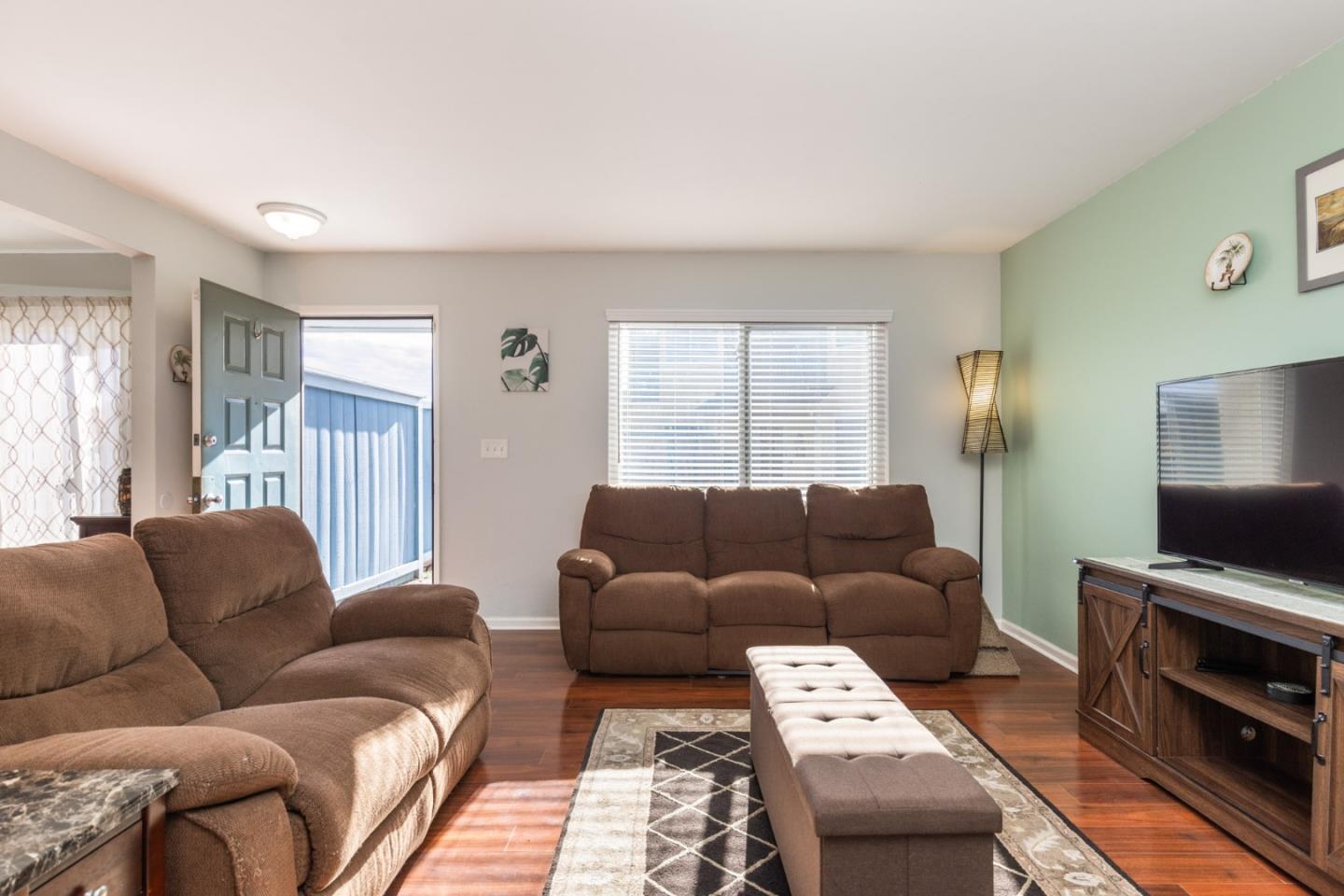 Detail Gallery Image 2 of 15 For 1883 Cherokee Dr #3,  Salinas,  CA 93906 - 3 Beds | 1/1 Baths