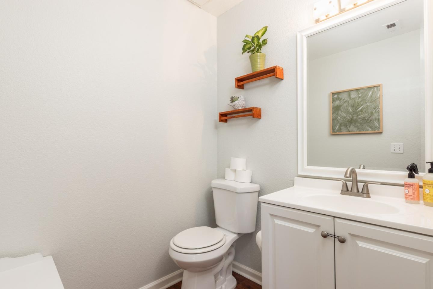 Detail Gallery Image 9 of 15 For 1883 Cherokee Dr #3,  Salinas,  CA 93906 - 3 Beds | 1/1 Baths
