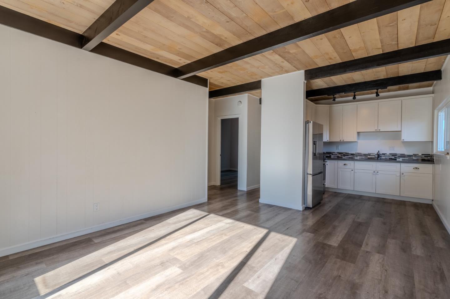 Detail Gallery Image 3 of 14 For 178 Montecito Ave, Pacifica,  CA 94044 - 2 Beds | 1 Baths