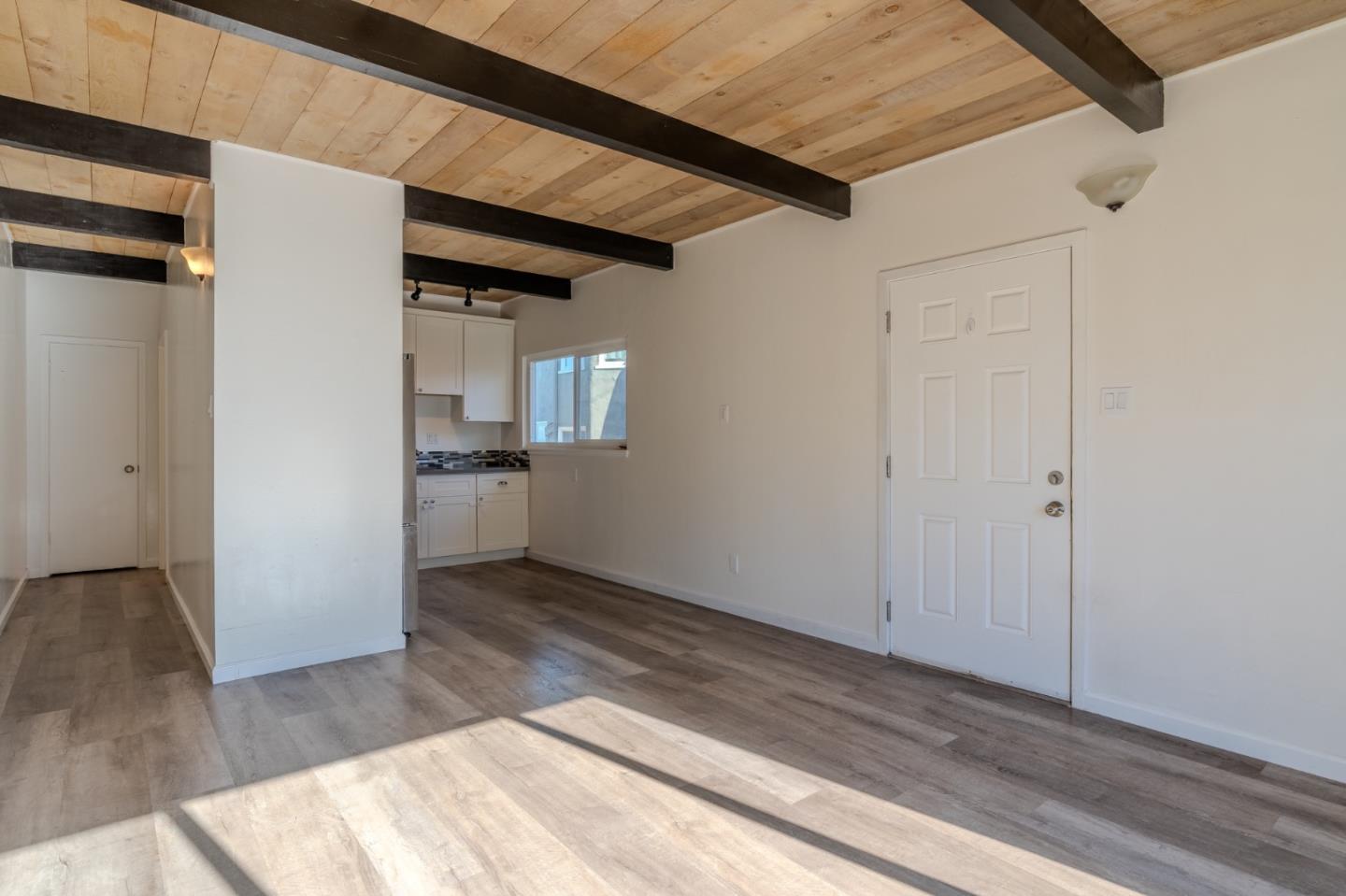 Detail Gallery Image 4 of 14 For 178 Montecito Ave, Pacifica,  CA 94044 - 2 Beds | 1 Baths