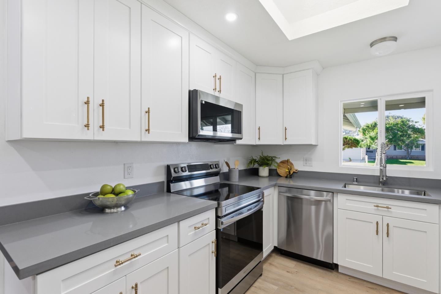 Detail Gallery Image 7 of 21 For 2518 Aragon Way, San Jose,  CA 95125 - 3 Beds | 2 Baths