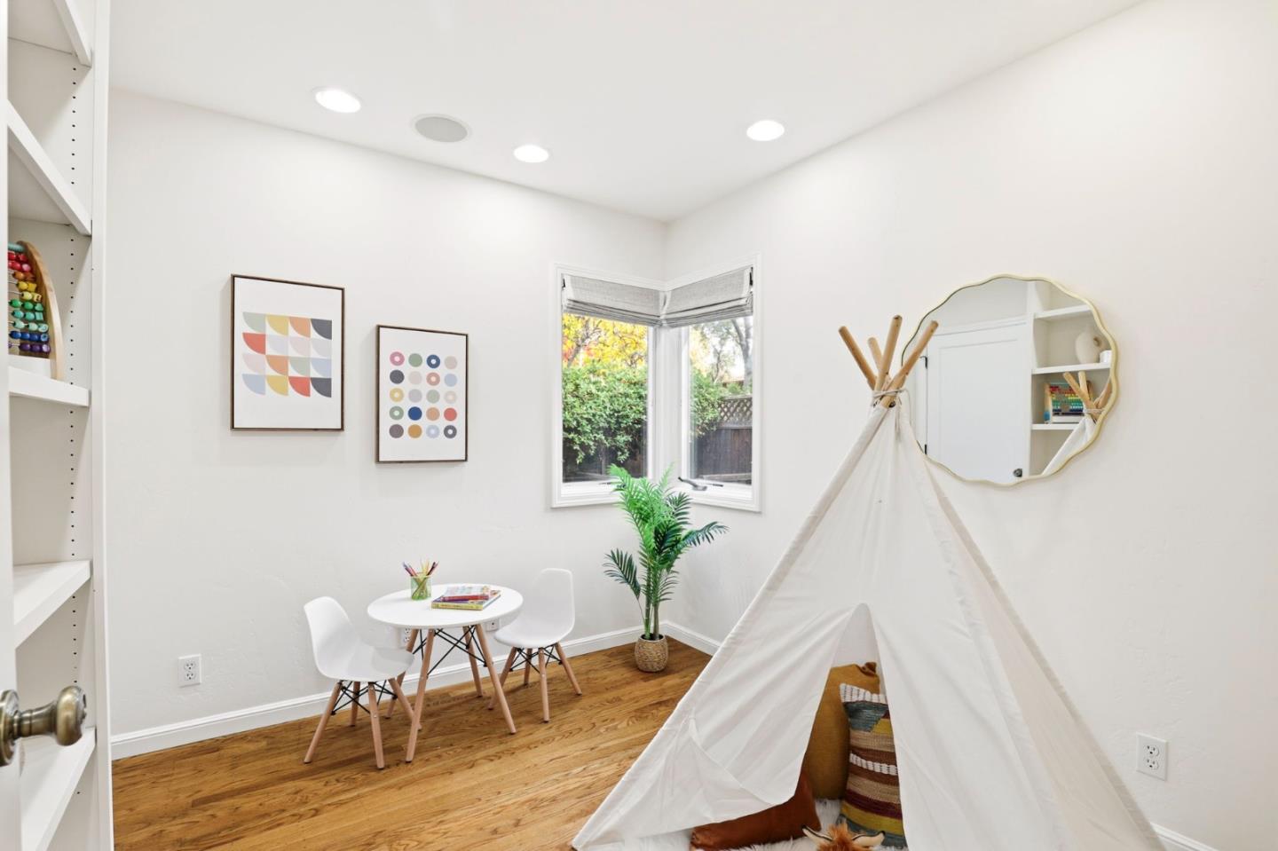 Detail Gallery Image 11 of 35 For 145 Cornell Rd, Menlo Park,  CA 94025 - 4 Beds | 3 Baths