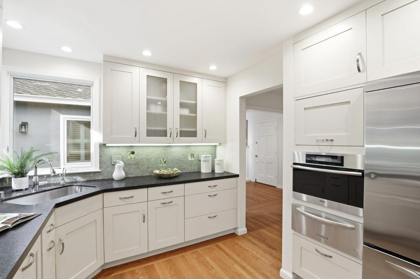 Detail Gallery Image 15 of 35 For 145 Cornell Rd, Menlo Park,  CA 94025 - 4 Beds | 3 Baths