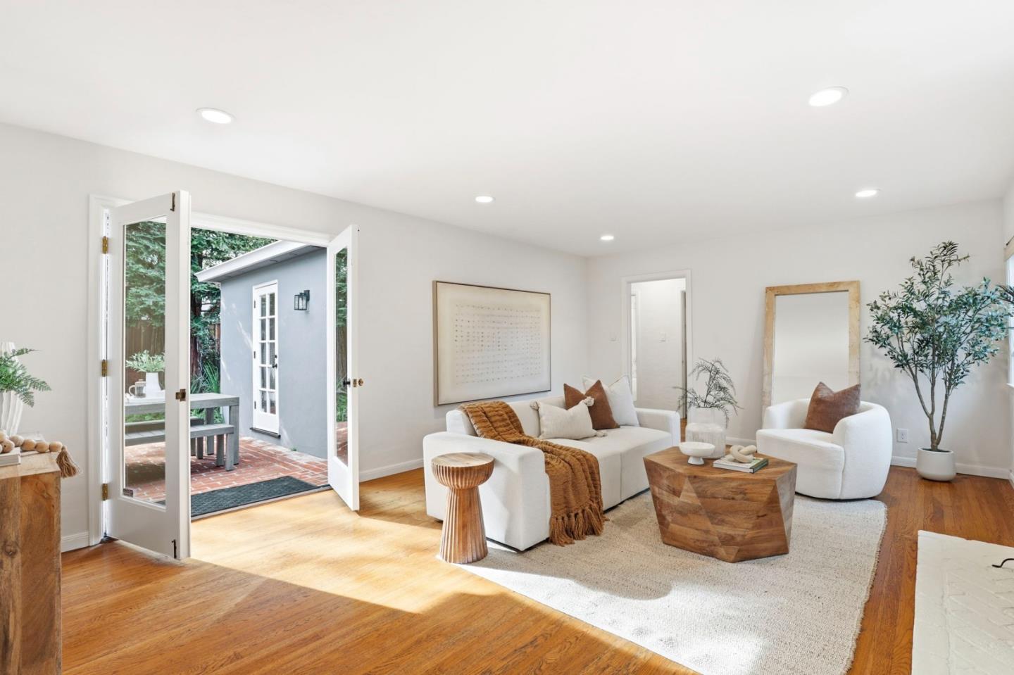 Detail Gallery Image 5 of 35 For 145 Cornell Rd, Menlo Park,  CA 94025 - 4 Beds | 3 Baths