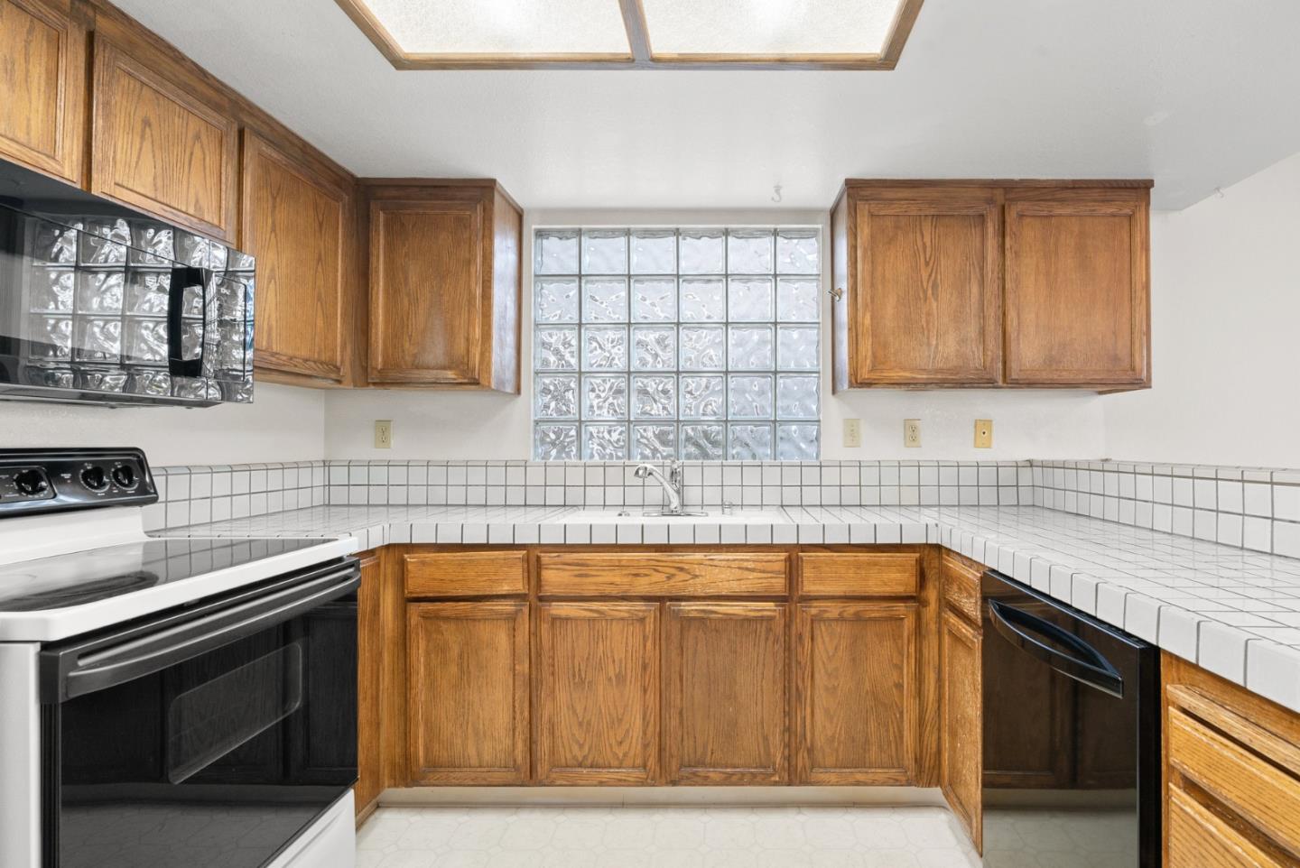 Detail Gallery Image 14 of 33 For 915 Kara Way, Campbell,  CA 95008 - 3 Beds | 2/1 Baths