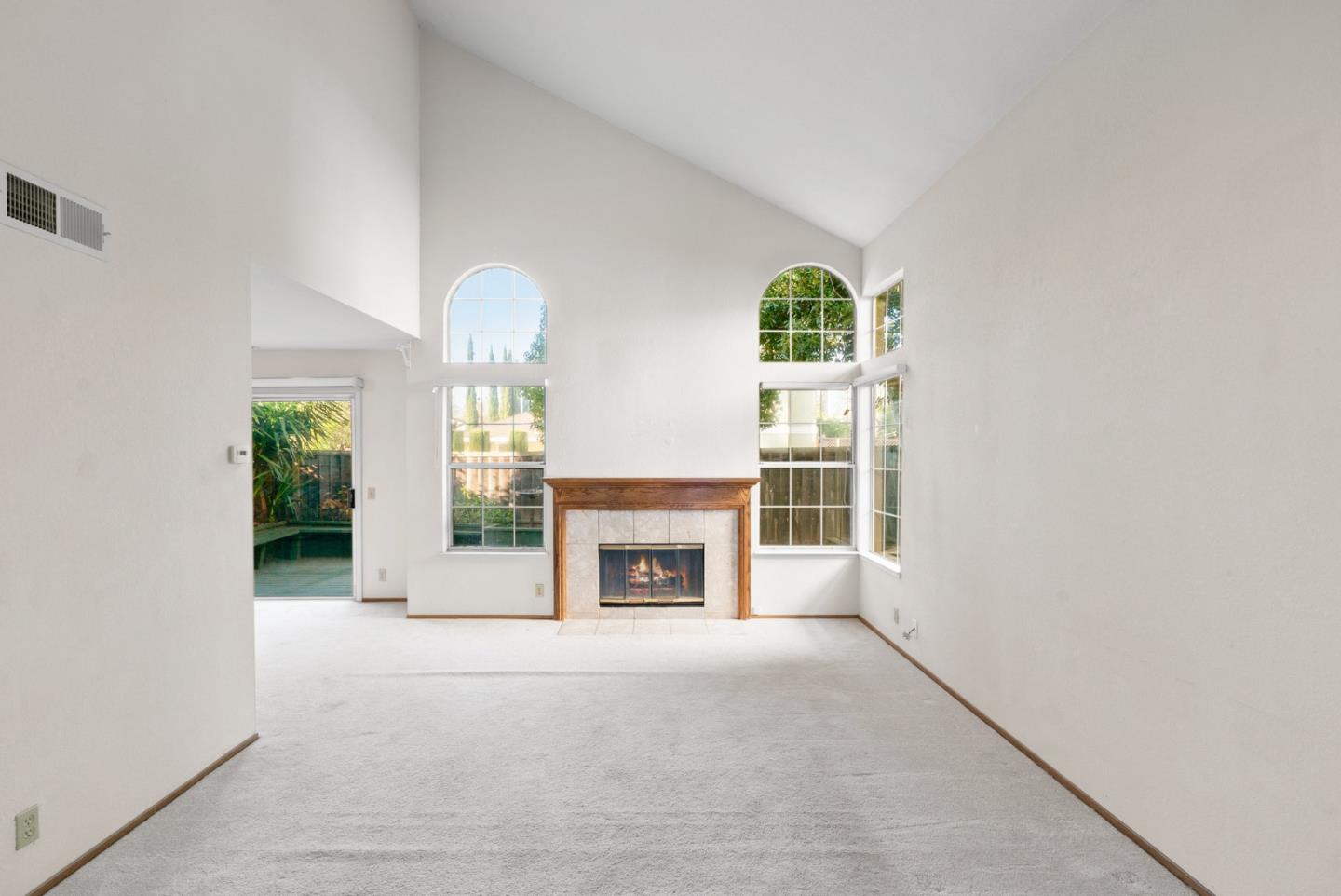 Detail Gallery Image 5 of 33 For 915 Kara Way, Campbell,  CA 95008 - 3 Beds | 2/1 Baths