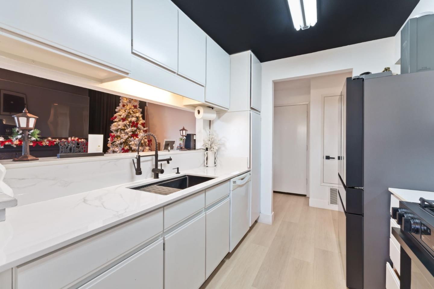 Detail Gallery Image 12 of 22 For 2422 N Main St #F,  Salinas,  CA 93906 - 2 Beds | 2 Baths