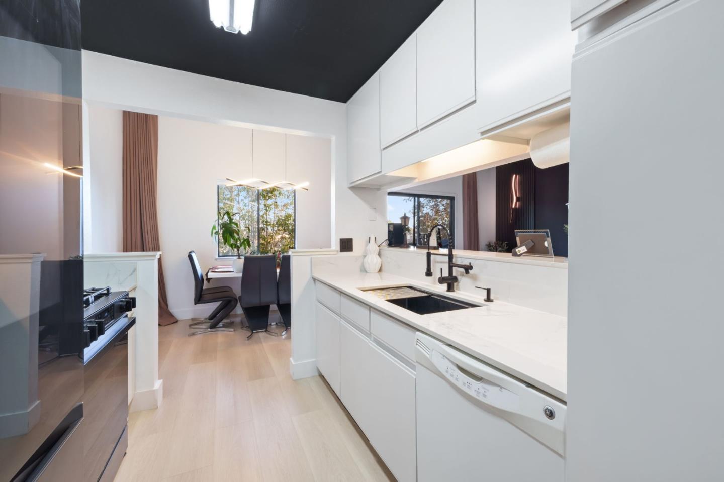 Detail Gallery Image 13 of 22 For 2422 N Main St #F,  Salinas,  CA 93906 - 2 Beds | 2 Baths