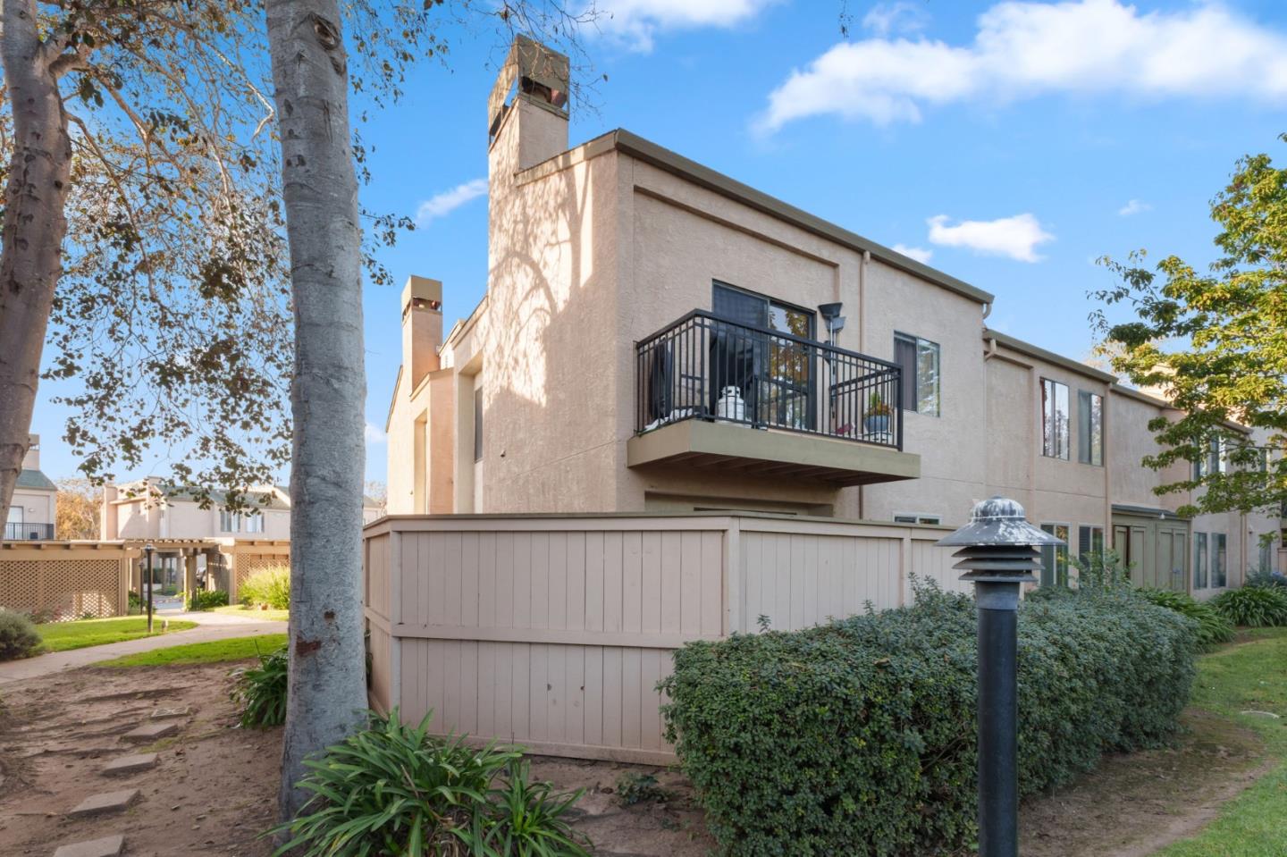 Detail Gallery Image 3 of 22 For 2422 N Main St #F,  Salinas,  CA 93906 - 2 Beds | 2 Baths