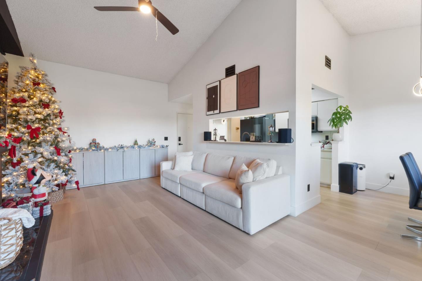 Detail Gallery Image 7 of 22 For 2422 N Main St #F,  Salinas,  CA 93906 - 2 Beds | 2 Baths