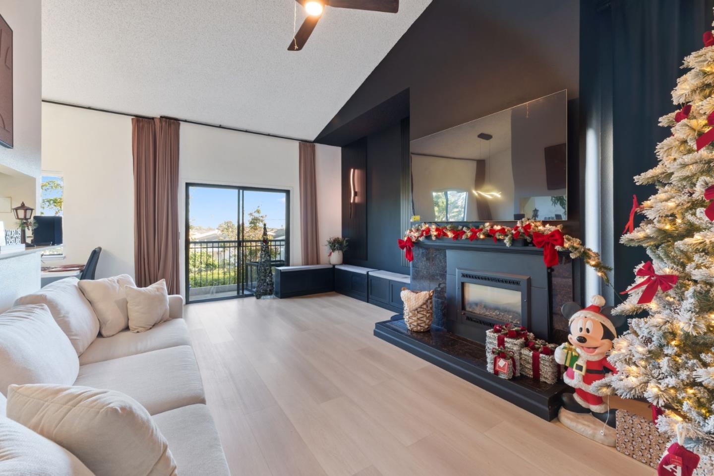 Detail Gallery Image 8 of 22 For 2422 N Main St #F,  Salinas,  CA 93906 - 2 Beds | 2 Baths