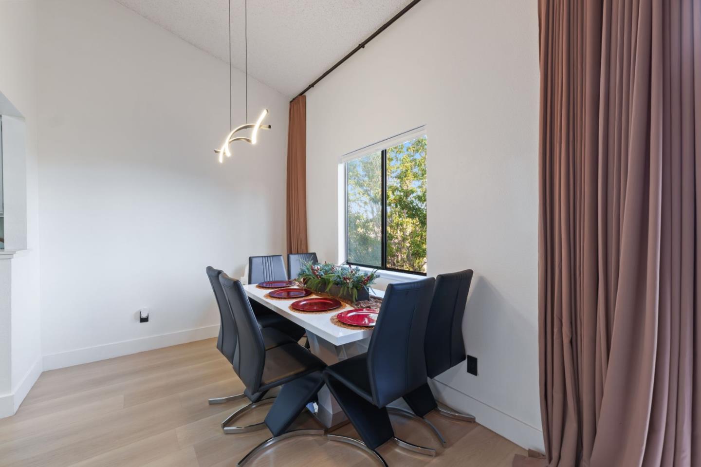 Detail Gallery Image 9 of 22 For 2422 N Main St #F,  Salinas,  CA 93906 - 2 Beds | 2 Baths