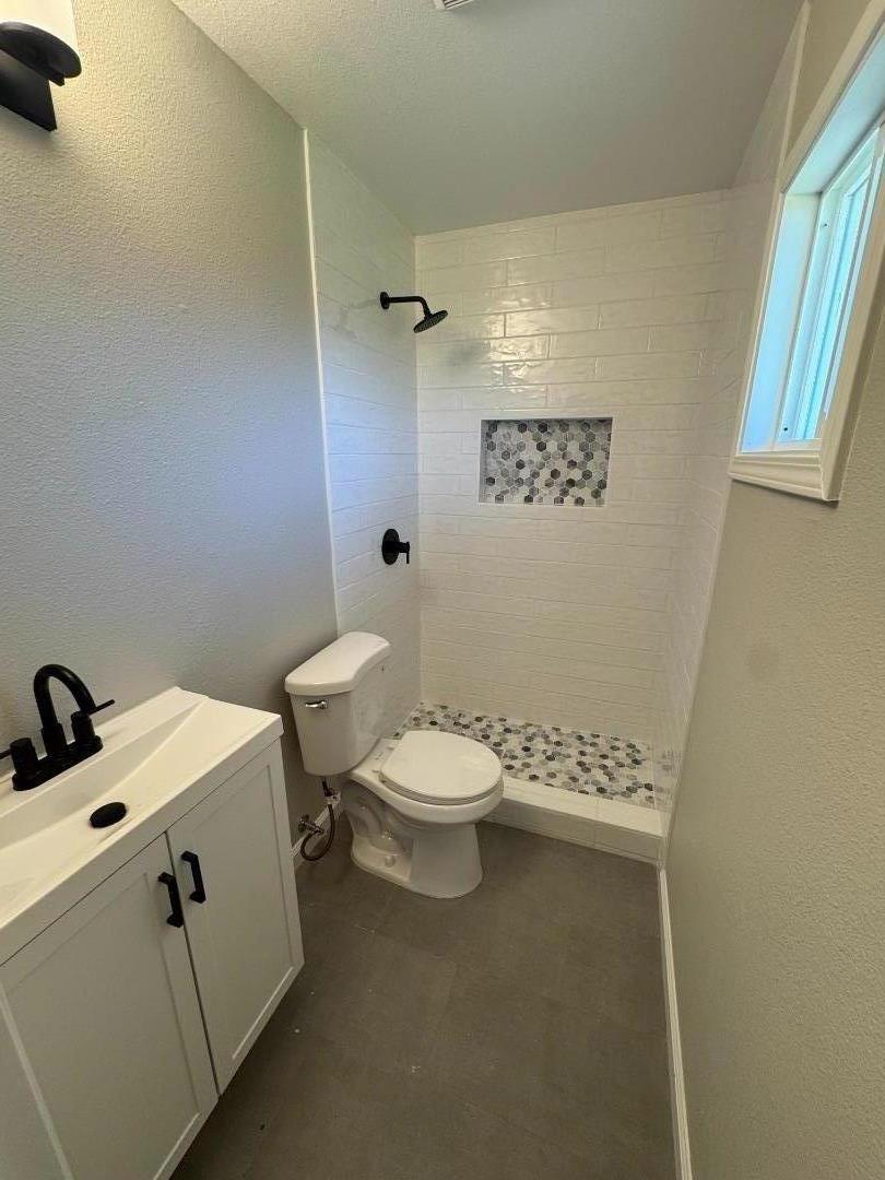 Detail Gallery Image 5 of 6 For 1443 Parsons Ave, Salinas,  CA 93906 - 3 Beds | 2 Baths