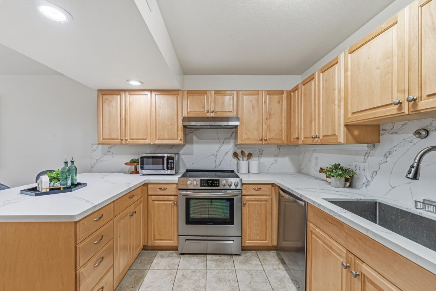 Detail Gallery Image 10 of 36 For 627 E El Camino Real #106,  Sunnyvale,  CA 94087 - 2 Beds | 2/1 Baths