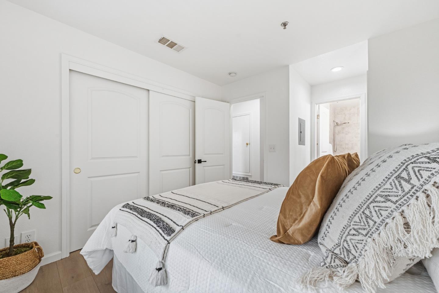 Detail Gallery Image 16 of 36 For 627 E El Camino Real #106,  Sunnyvale,  CA 94087 - 2 Beds | 2/1 Baths