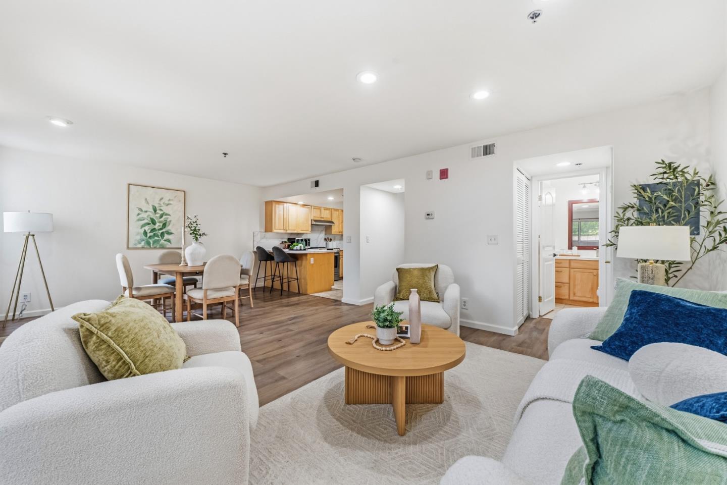 Detail Gallery Image 4 of 36 For 627 E El Camino Real #106,  Sunnyvale,  CA 94087 - 2 Beds | 2/1 Baths