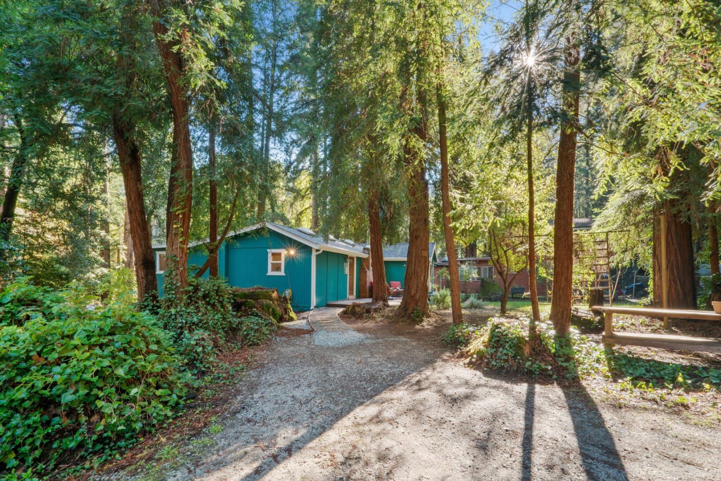 Detail Gallery Image 3 of 49 For 820 River Dr, Boulder Creek,  CA 95006 - 3 Beds | 2 Baths