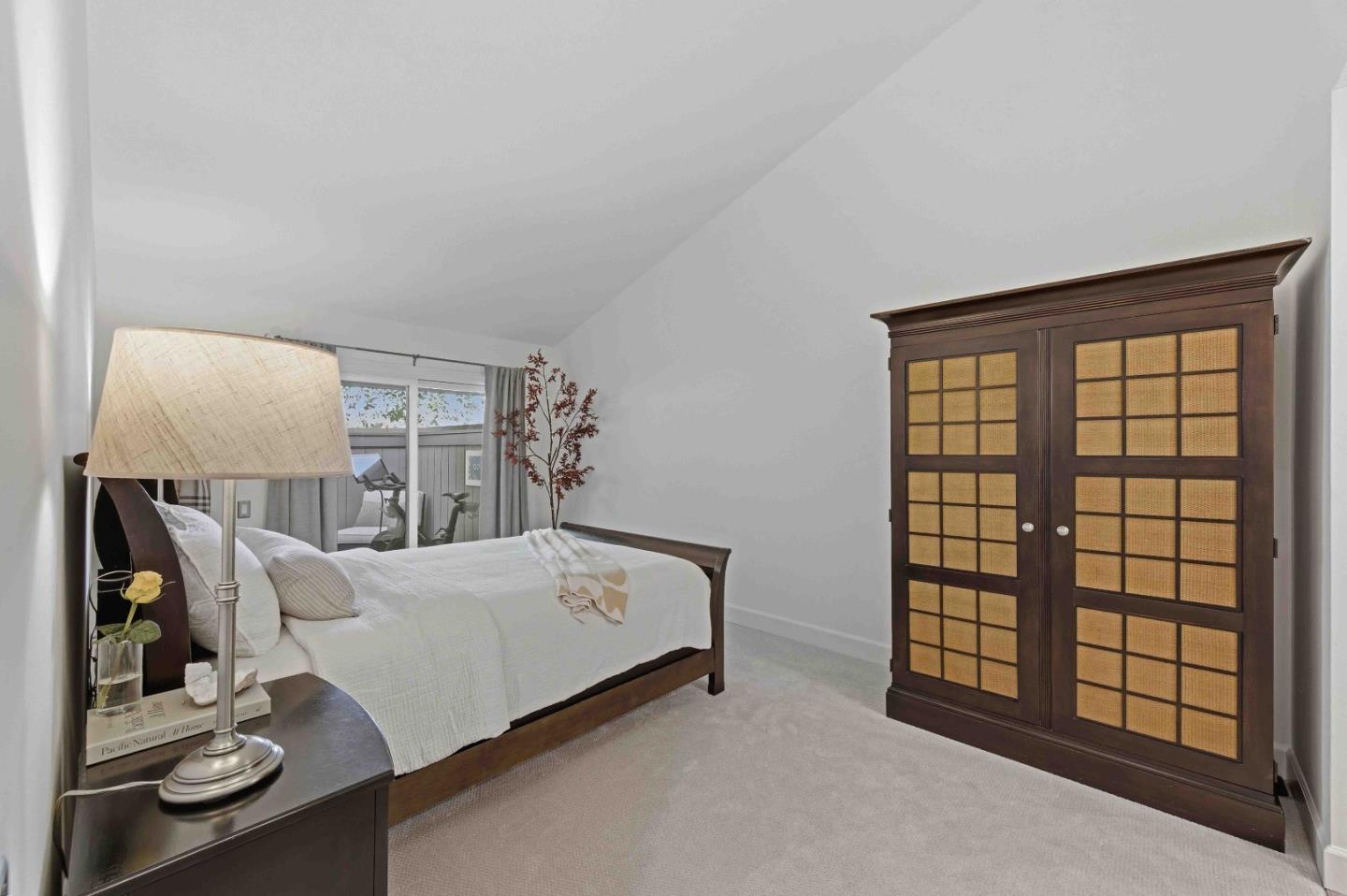 Detail Gallery Image 15 of 35 For 1115 Crestview Dr #2,  San Carlos,  CA 94070 - 2 Beds | 2 Baths