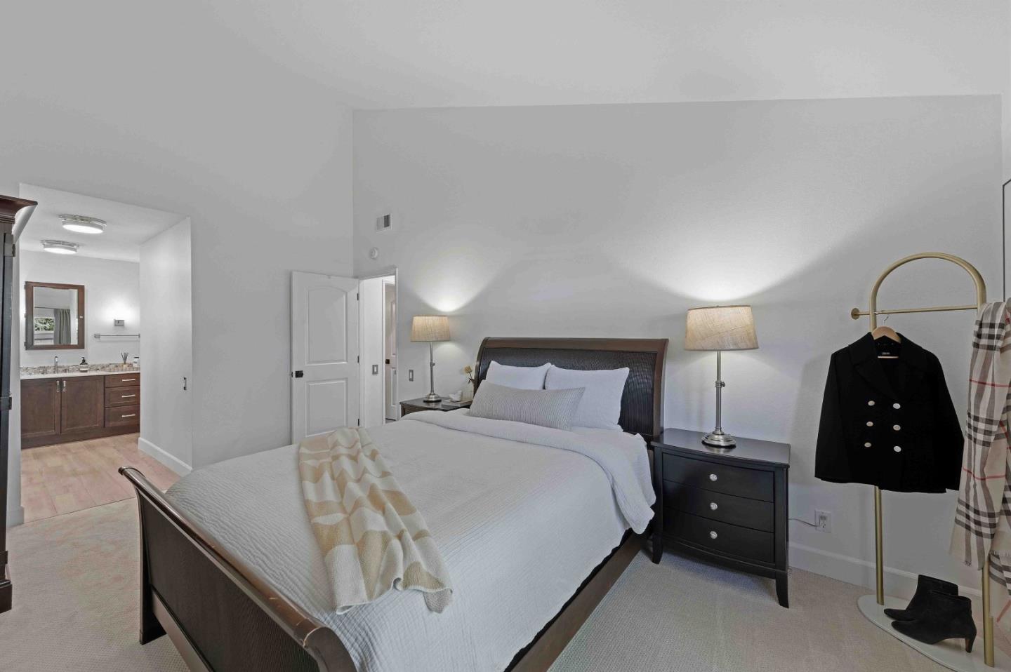 Detail Gallery Image 16 of 35 For 1115 Crestview Dr #2,  San Carlos,  CA 94070 - 2 Beds | 2 Baths