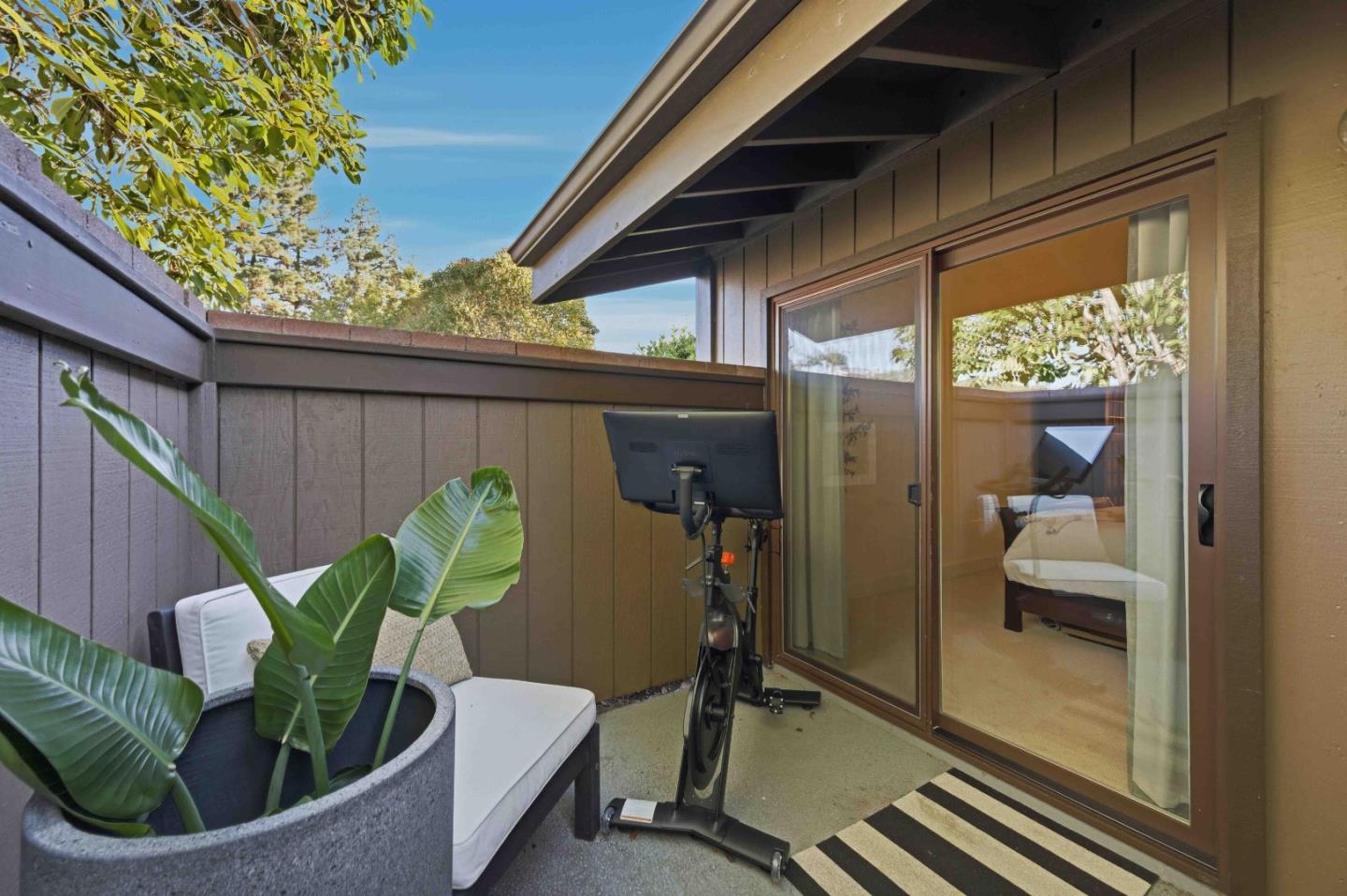 Detail Gallery Image 17 of 35 For 1115 Crestview Dr #2,  San Carlos,  CA 94070 - 2 Beds | 2 Baths