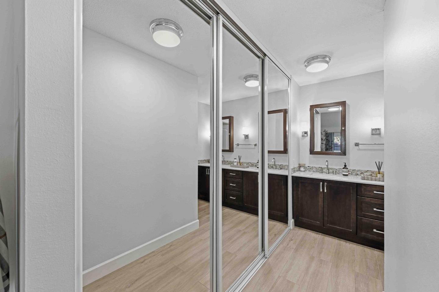 Detail Gallery Image 18 of 35 For 1115 Crestview Dr #2,  San Carlos,  CA 94070 - 2 Beds | 2 Baths