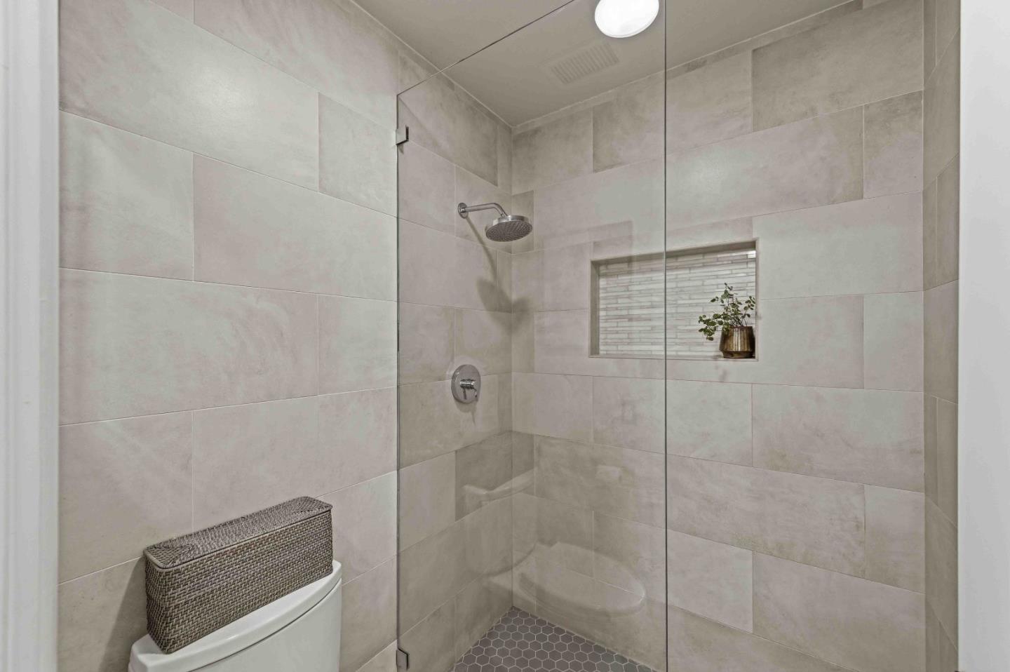 Detail Gallery Image 20 of 35 For 1115 Crestview Dr #2,  San Carlos,  CA 94070 - 2 Beds | 2 Baths