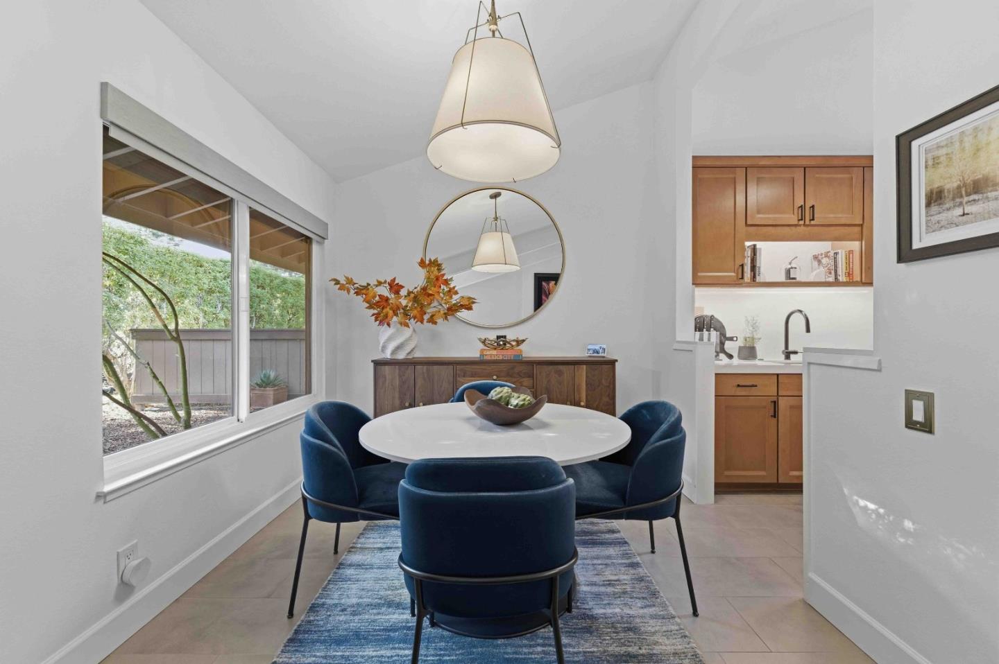 Detail Gallery Image 3 of 35 For 1115 Crestview Dr #2,  San Carlos,  CA 94070 - 2 Beds | 2 Baths