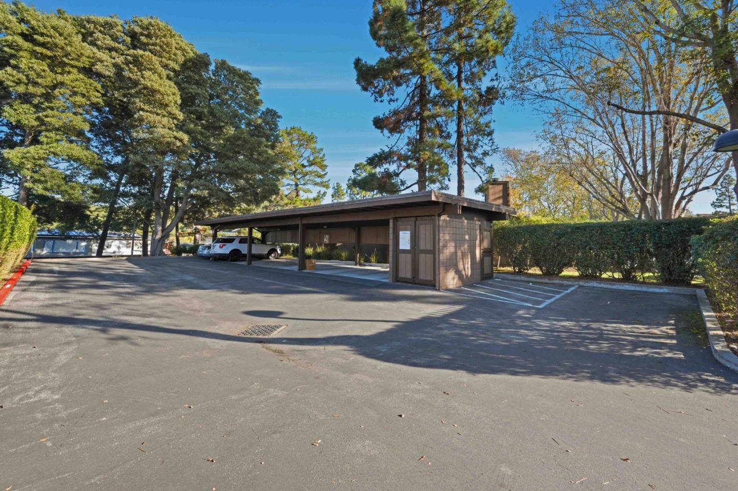 Detail Gallery Image 32 of 35 For 1115 Crestview Dr #2,  San Carlos,  CA 94070 - 2 Beds | 2 Baths