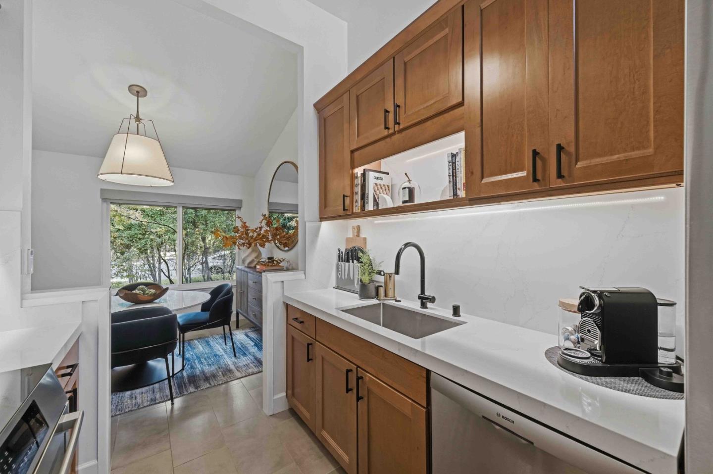 Detail Gallery Image 4 of 35 For 1115 Crestview Dr #2,  San Carlos,  CA 94070 - 2 Beds | 2 Baths