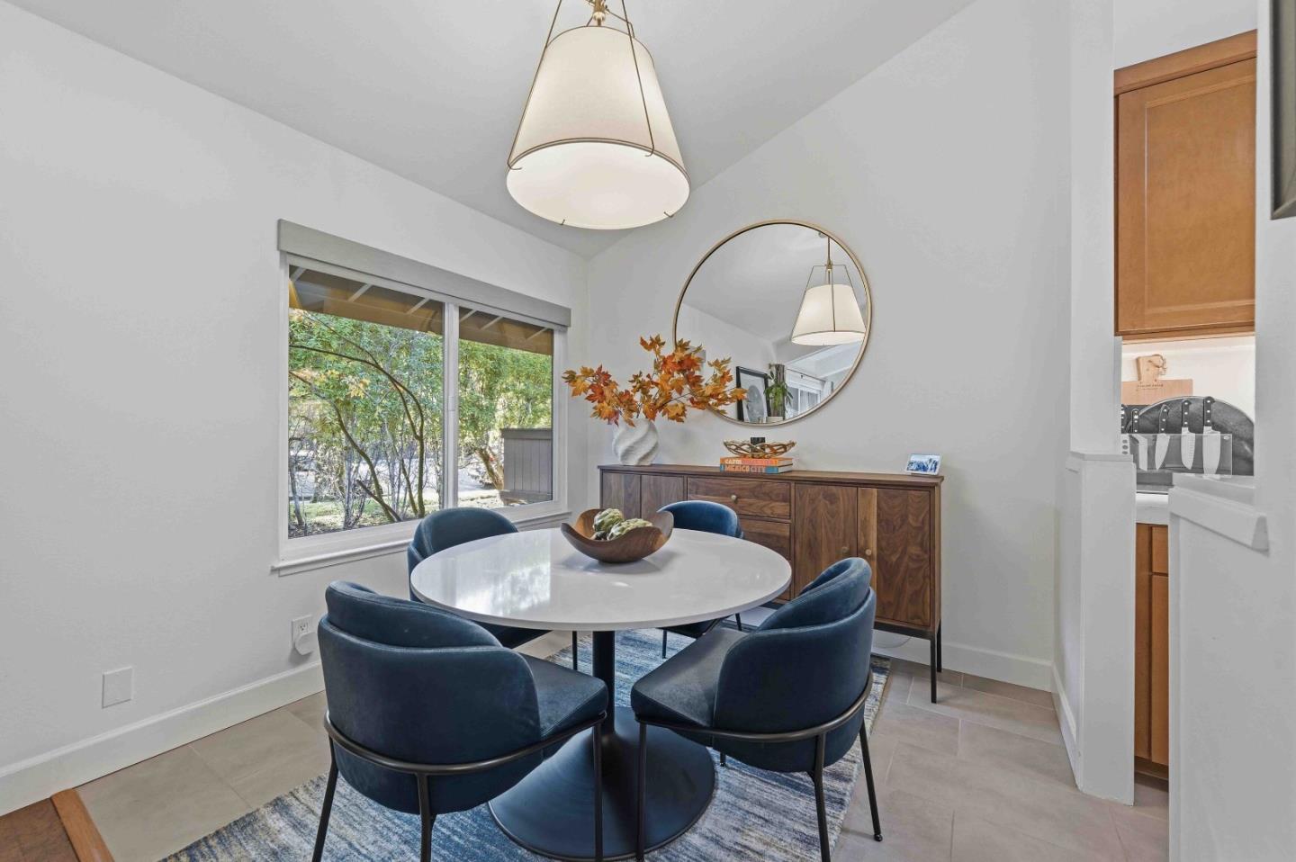 Detail Gallery Image 6 of 35 For 1115 Crestview Dr #2,  San Carlos,  CA 94070 - 2 Beds | 2 Baths