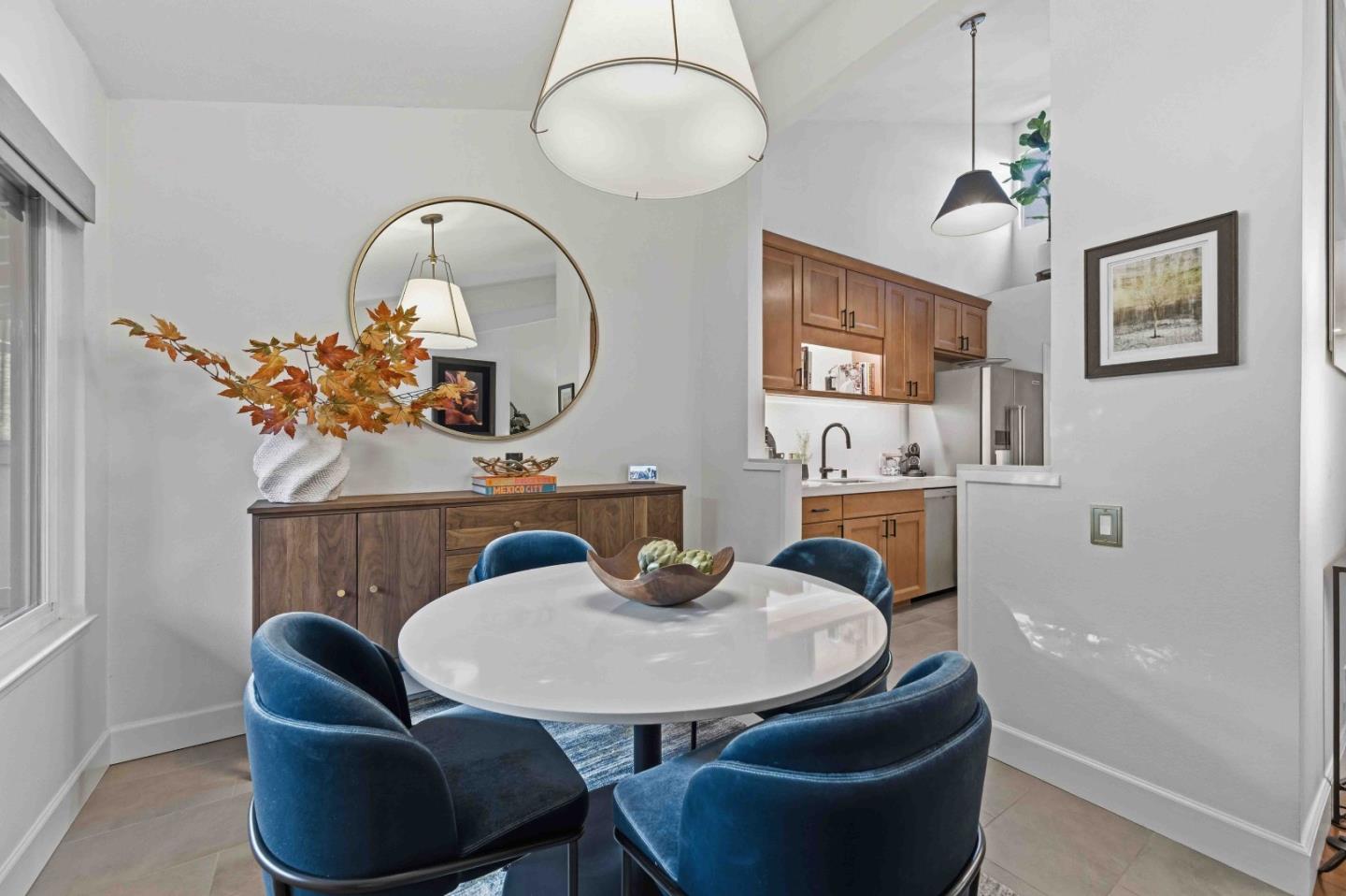 Detail Gallery Image 8 of 35 For 1115 Crestview Dr #2,  San Carlos,  CA 94070 - 2 Beds | 2 Baths