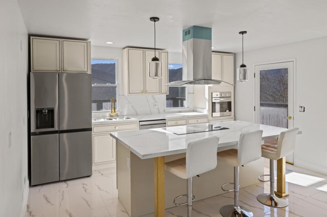 Detail Gallery Image 5 of 16 For 451 Laureles Grade, Carmel Valley,  CA 93924 - 3 Beds | 2/1 Baths