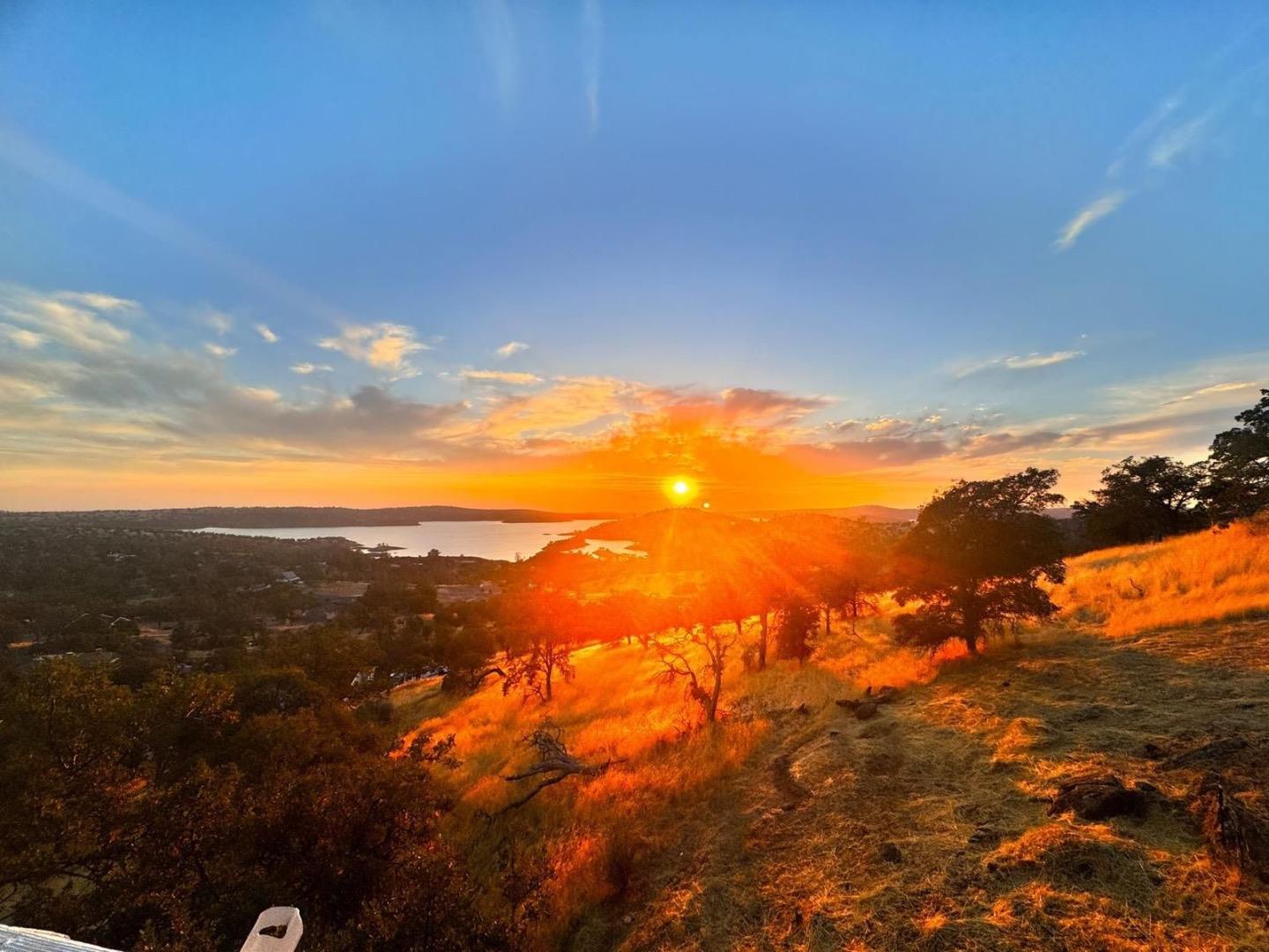 Detail Gallery Image 2 of 12 For 5448 Arbolada Dr, La Grange_TUM,  CA 95329 - 3 Beds | 3 Baths