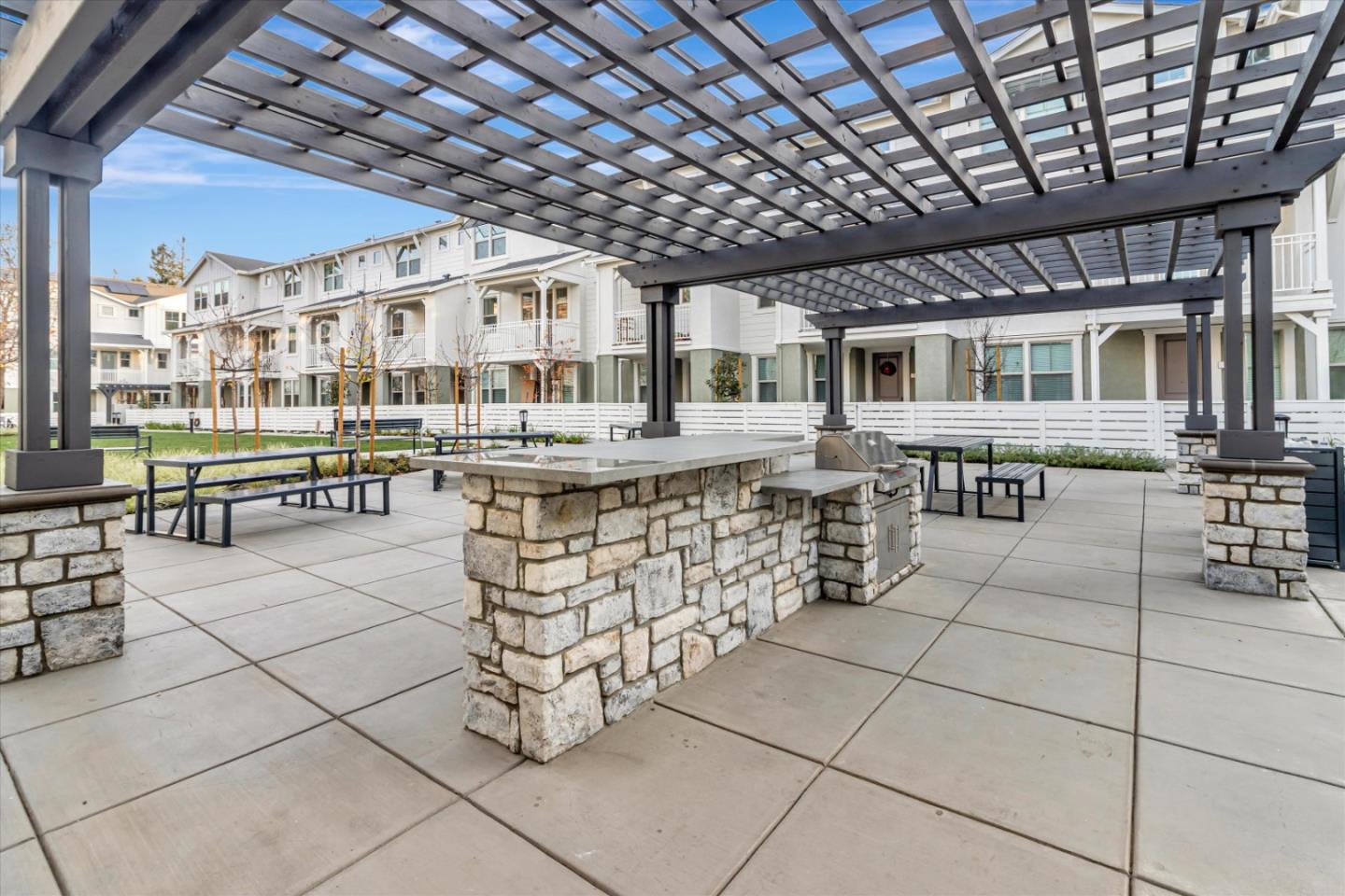 Detail Gallery Image 2 of 26 For 200 Oak Cir, Walnut Creek,  CA 94597 - 4 Beds | 3 Baths