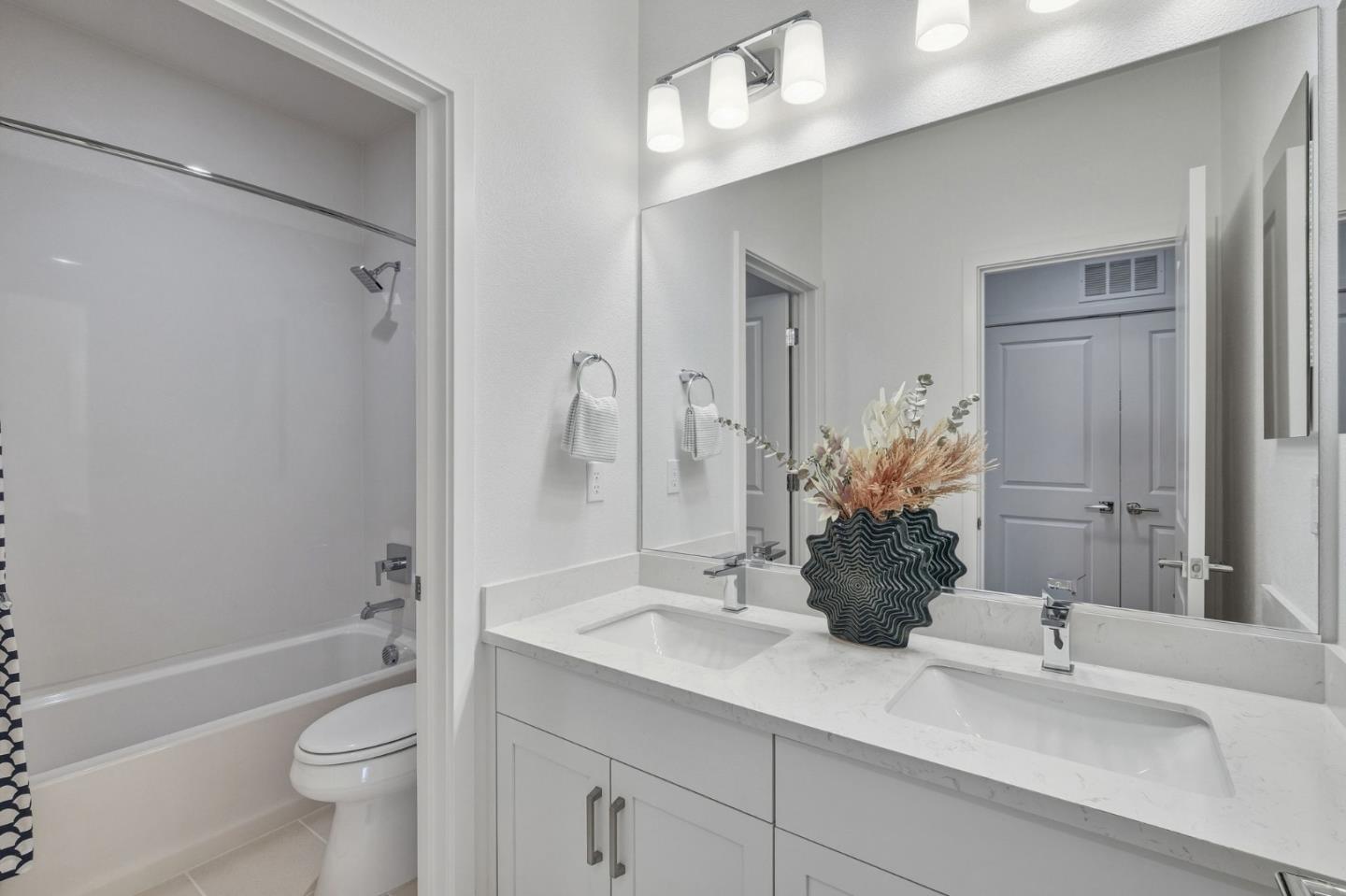 Detail Gallery Image 21 of 26 For 200 Oak Cir, Walnut Creek,  CA 94597 - 4 Beds | 3 Baths