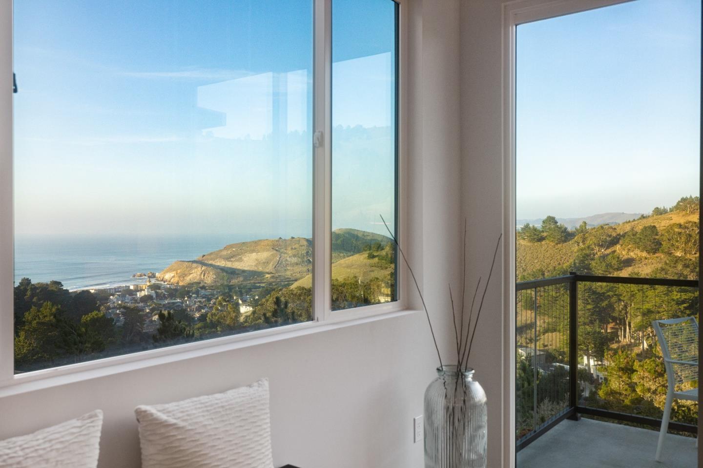 Detail Gallery Image 2 of 37 For 821 Fassler Ave, Pacifica,  CA 94044 - 3 Beds | 2/1 Baths