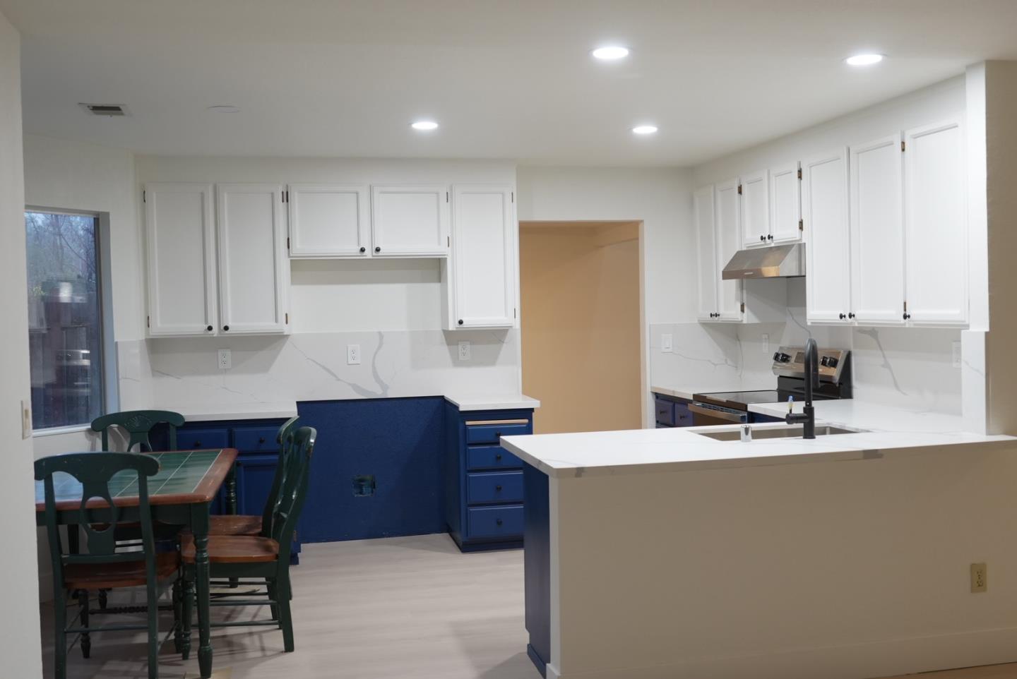 Detail Gallery Image 4 of 15 For 136 Olympic Dr, Vallejo,  CA 94589 - 4 Beds | 2/1 Baths