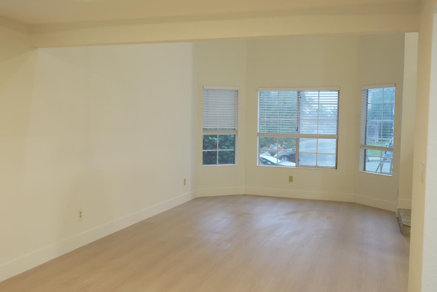 Detail Gallery Image 5 of 15 For 136 Olympic Dr, Vallejo,  CA 94589 - 4 Beds | 2/1 Baths