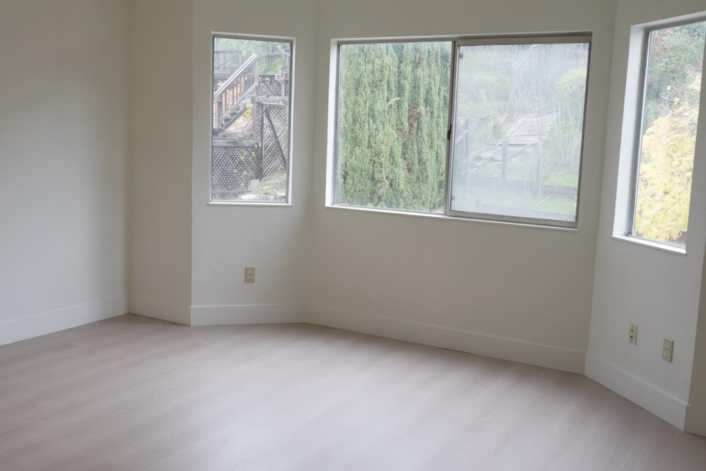 Detail Gallery Image 7 of 15 For 136 Olympic Dr, Vallejo,  CA 94589 - 4 Beds | 2/1 Baths