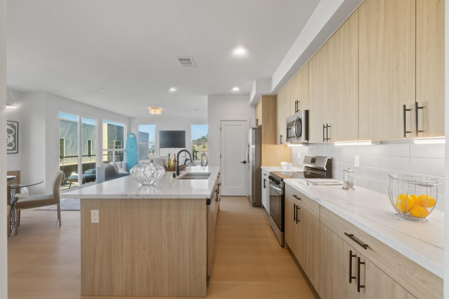 Detail Gallery Image 14 of 39 For 827 Fassler Ave, Pacifica,  CA 94044 - 4 Beds | 3/1 Baths