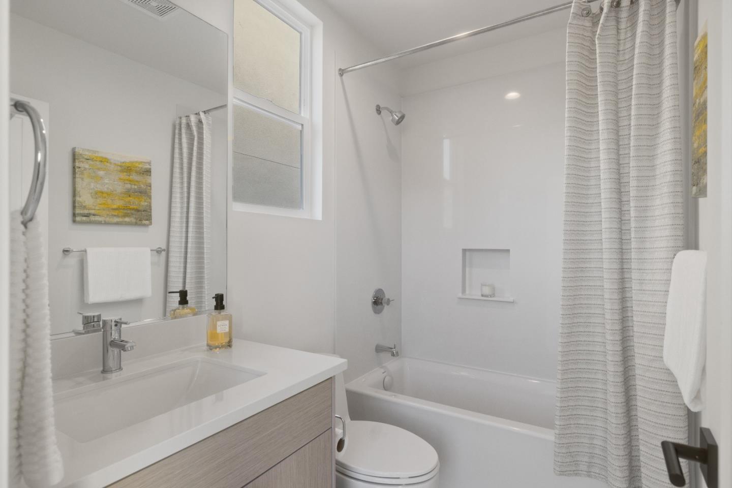 Detail Gallery Image 19 of 39 For 827 Fassler Ave, Pacifica,  CA 94044 - 4 Beds | 3/1 Baths