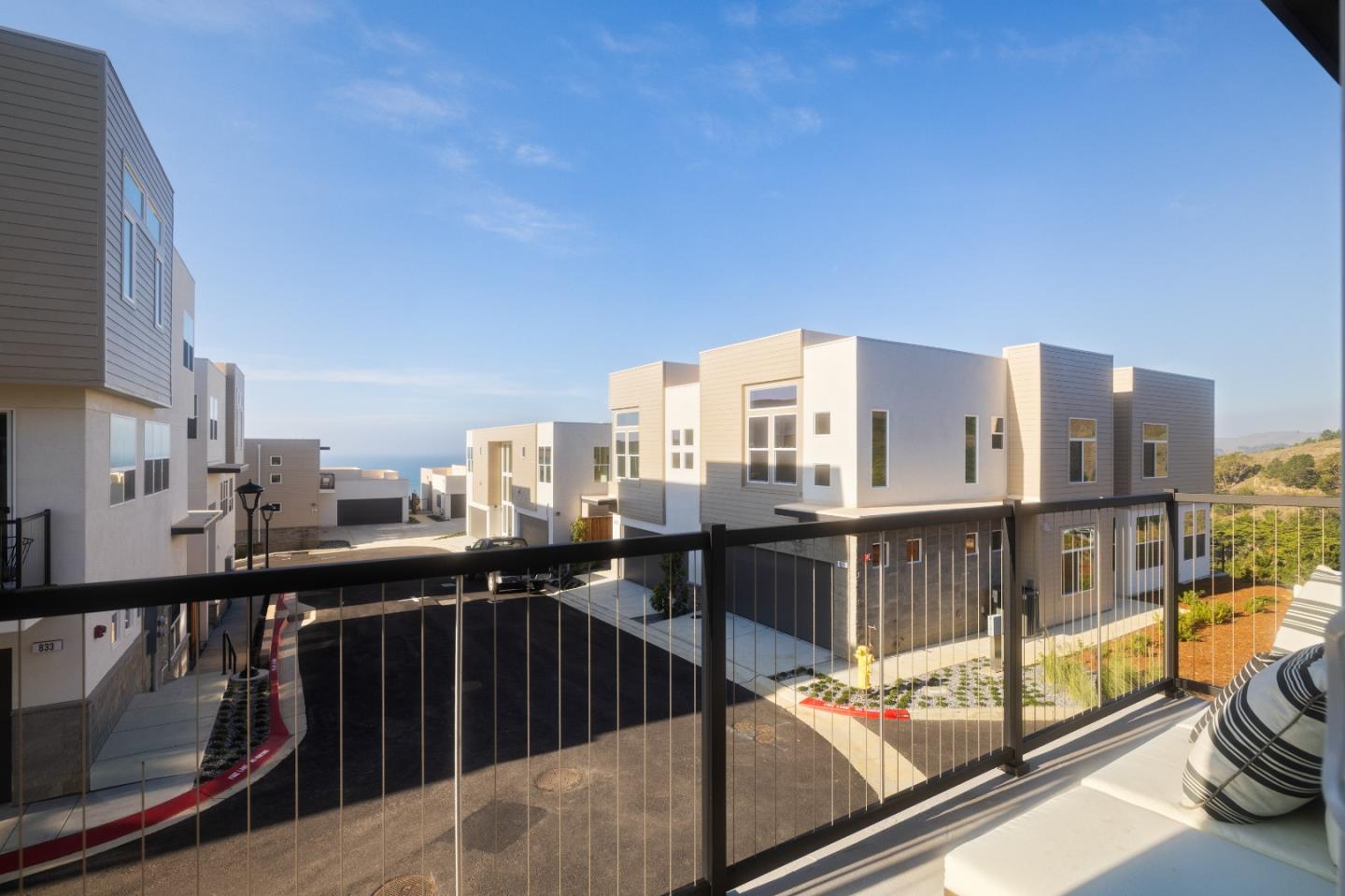 Detail Gallery Image 33 of 39 For 827 Fassler Ave, Pacifica,  CA 94044 - 4 Beds | 3/1 Baths